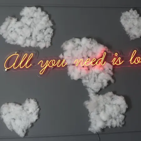 One Of One Experiences - 4*