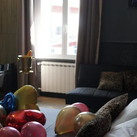 One Of One Experiences - 4* Rom