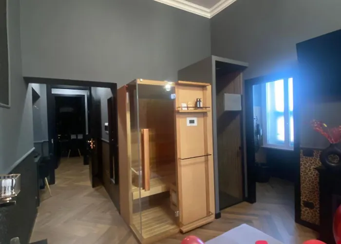 One Of One Experiences - 4*